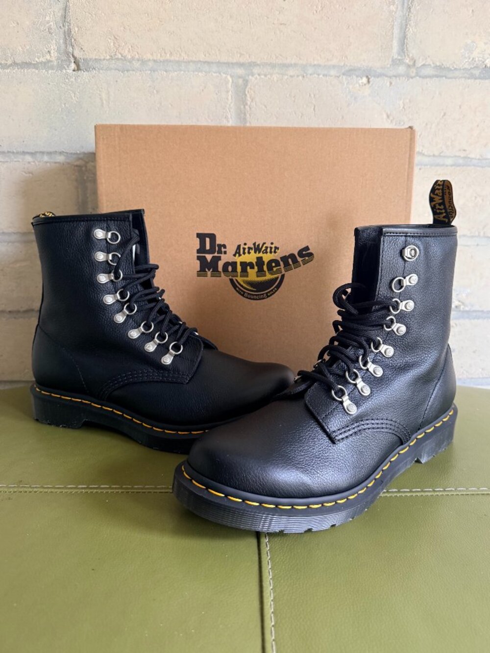 Dr. Martens 1460 laced combat boot size US W 11 / UK 9 New